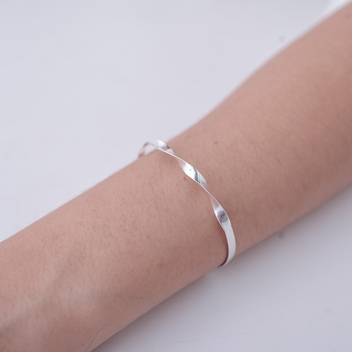 Bracelete Retorcido