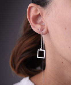 Brinco Agulha Quadrado