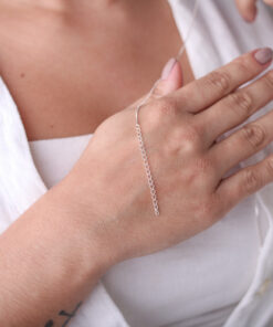 Extensor de prata 925 em mao feminina