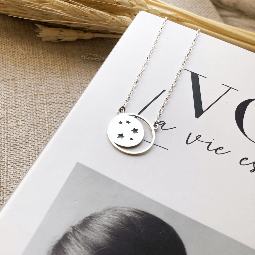 colar o ceu a noite em cima de livro