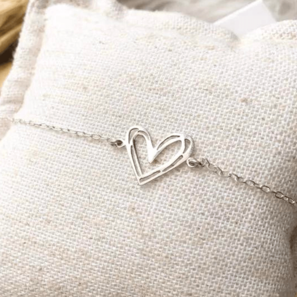pulseira coração linhas em prata 925 em almofada branca