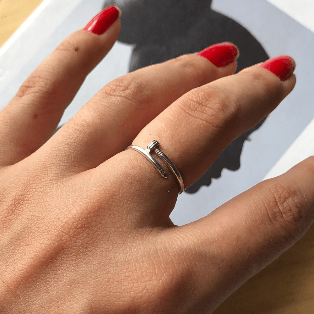 anel prego em modelo