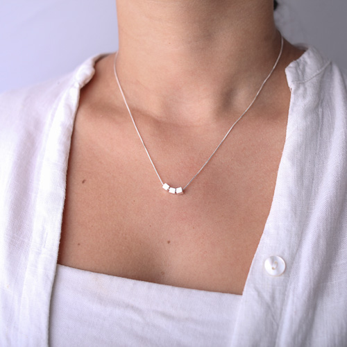 Colar Três Dadinhos