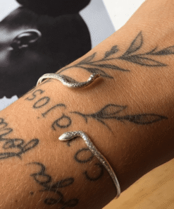 bracelete cobra em prata 925 em modelo