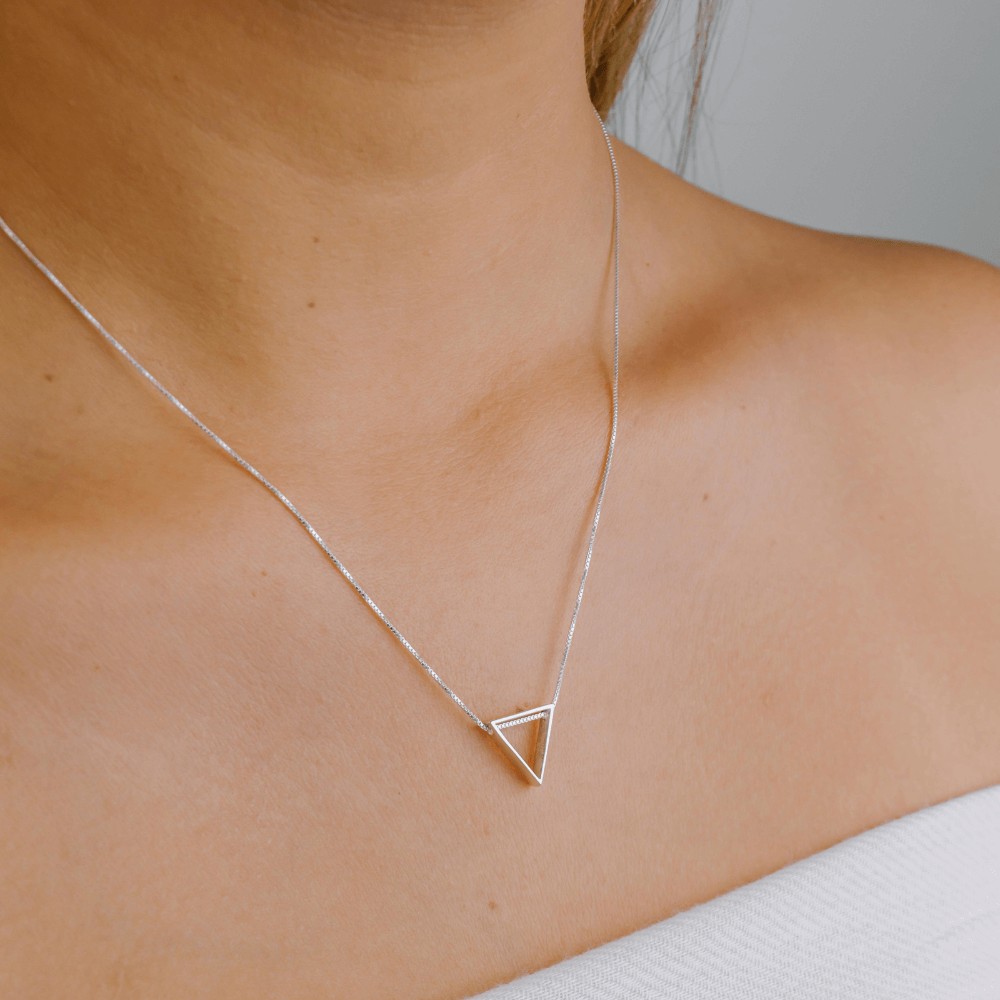 Colar Triângulo 3D