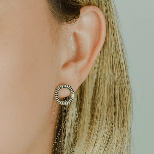 Brinco Circulo Trabalhado - Imagem 2