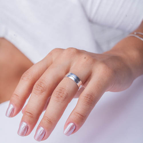 Aliança Reta com Risco no Meio