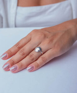 Anel Bola de prata 925 em modelo