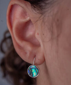Brinco Gancho Abalone P de prata 925 em modelo