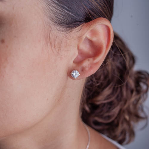 Brinco Ponto de Luz Sobrepor de prata 925 em modelo