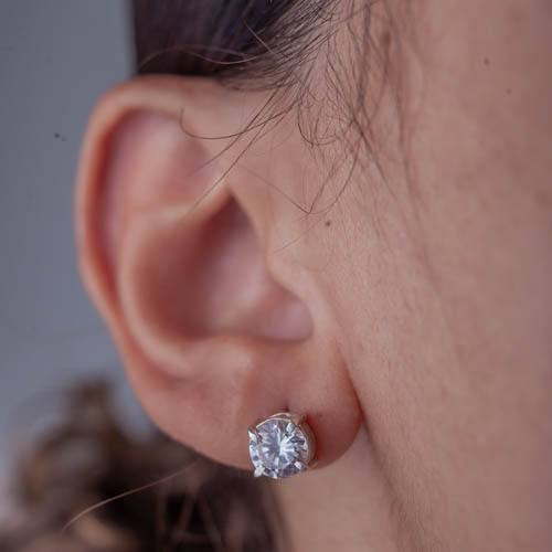 Brinco Ponto de Luz Sobrepor de prata 925 em modelo