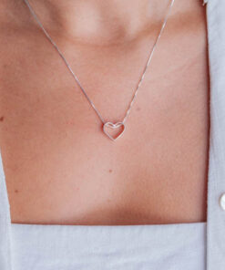 Colar Coração Vazado de prata 925 em modelo