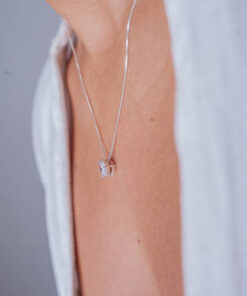 Colar Ponto de Luz Sobrepor de prata 925 em modelo outro angulo