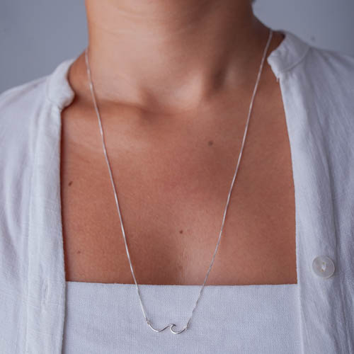 Escapulário Onda- Água Salgada – Alma Lavada de prata 925 em Modelo