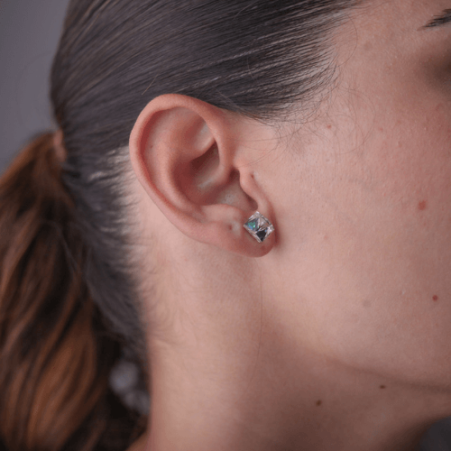 brinco cubo magico em modelo