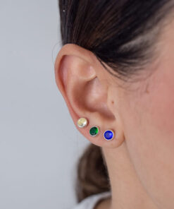 Modelo Feminina usando Brinco Trio Zirconia Brasil prata 925