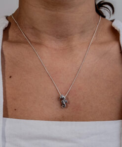 colar prata 925 cavalo marinho em modelo